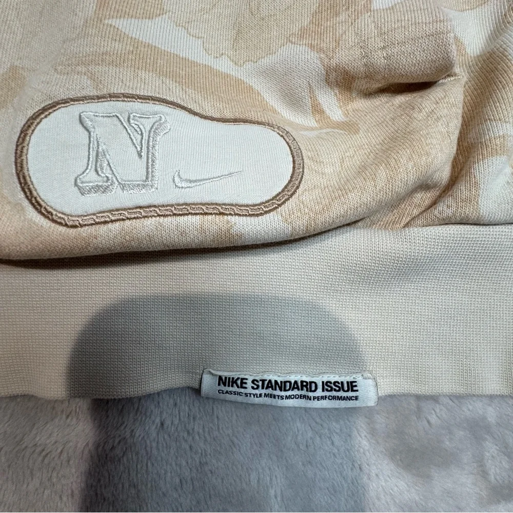 Nike Dri-FIT Standard‎ Issue Men's Basketball Pullover Hoodie PEARL WHITE small